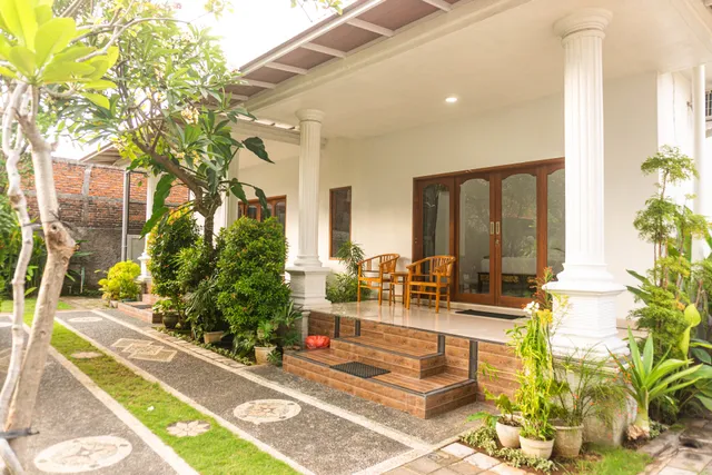 Srinadi Guest House