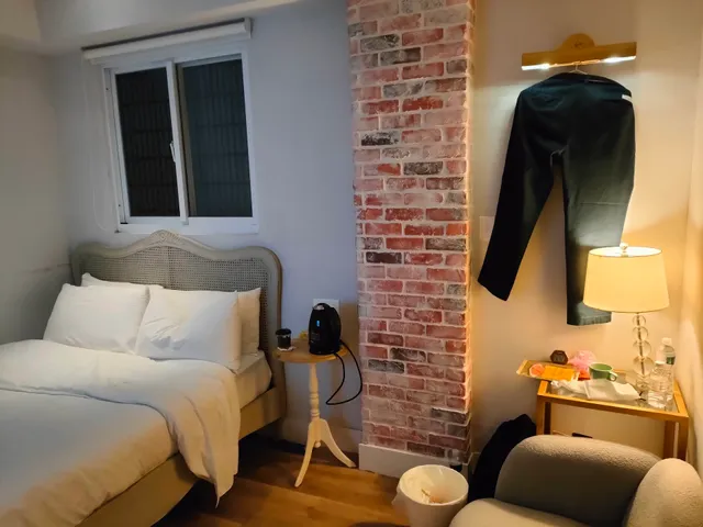 Slow Town Hotel-Reel