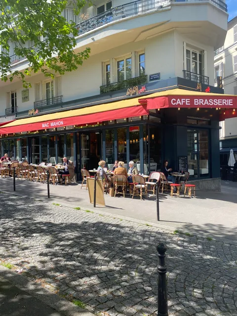 Le Mac-Mahon cafe