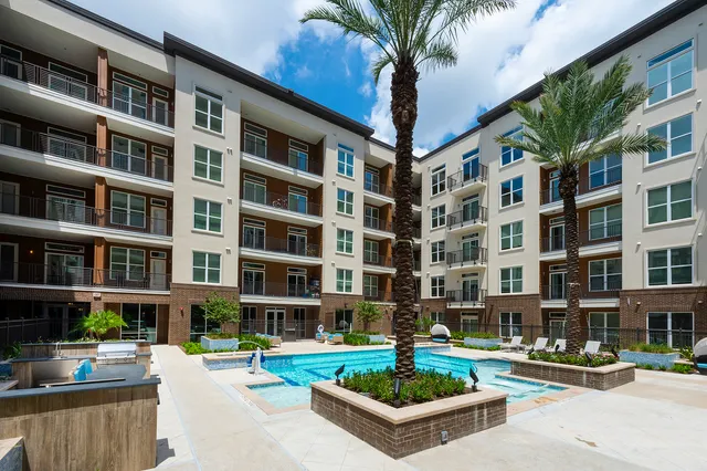 1711 Caroline Apartments