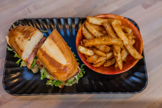 Hydeout Kitchen & Bar