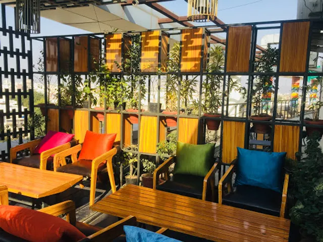 TEN 11 Lounge, Disco and Bar