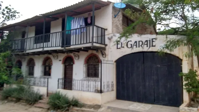 El Garaje Hostal