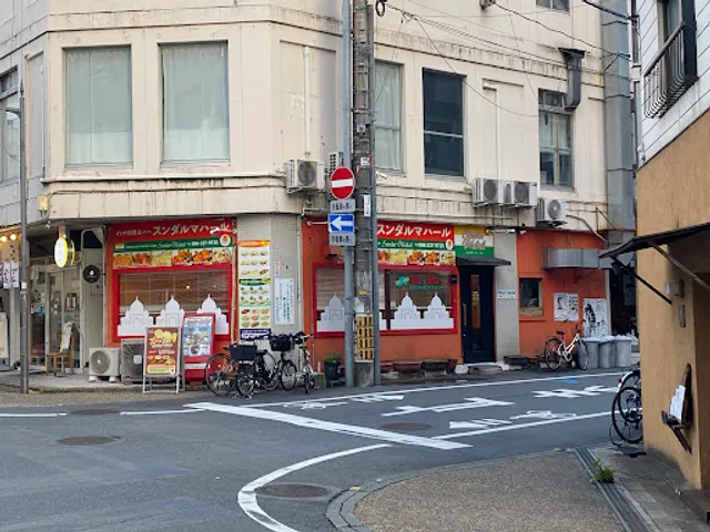 Arati and Sundar Mahal