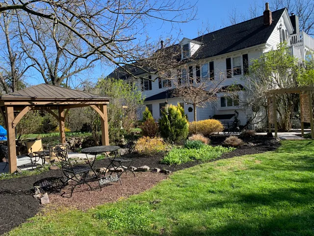 Pineapple Hill Inn Bed & Breakfast