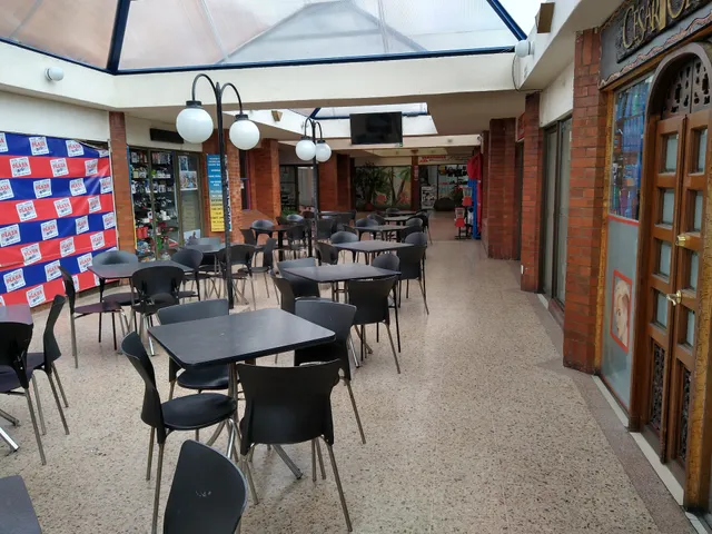 Vehicular Ent North Plaza Shopping Mall