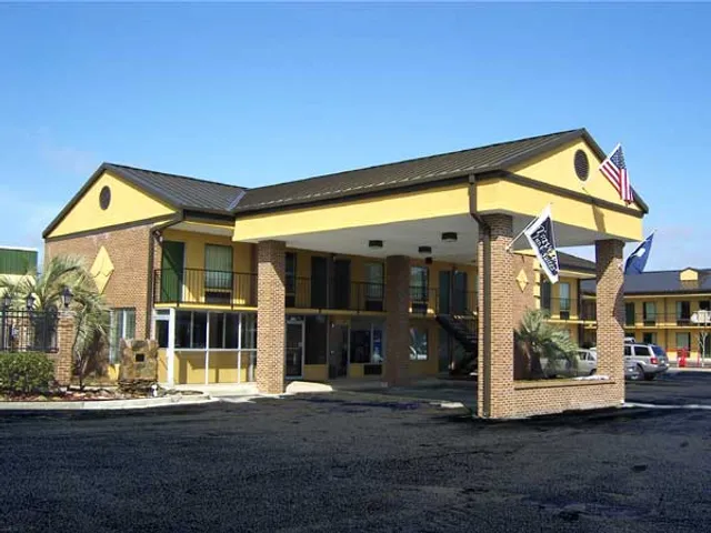 Travelers Inn & Suites