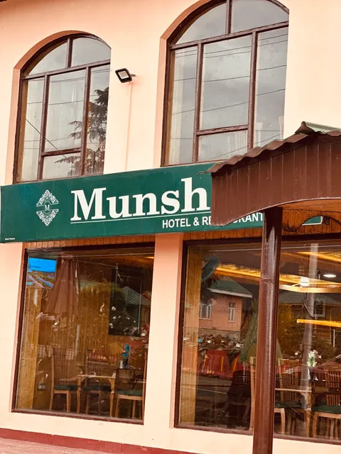 MUNSHI'S - Hotel and Restaurant