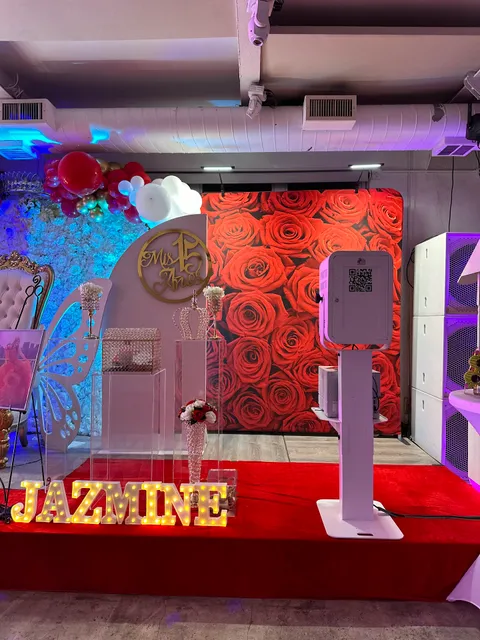 Oh Snap Photo Booth Rental