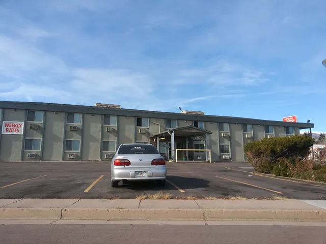 Budget Host Inn--Pikes Peak