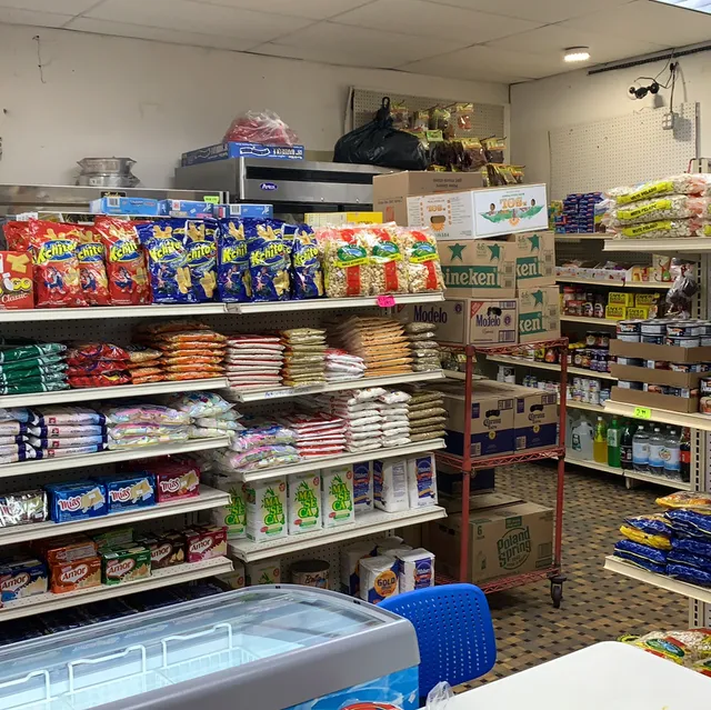 Reina De La Nube Deli & Flowers