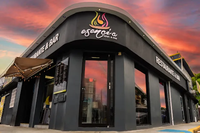 Esencia Restaurante & Bar