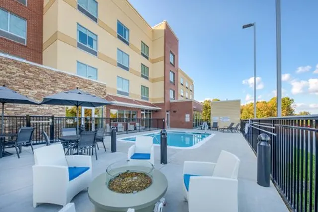 Fairfield by Marriott Inn & Suites Charlotte Belmont