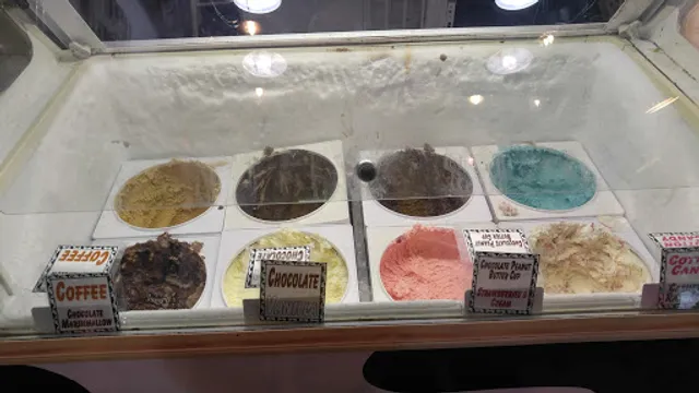 The Milkhouse at Oregon Dairy