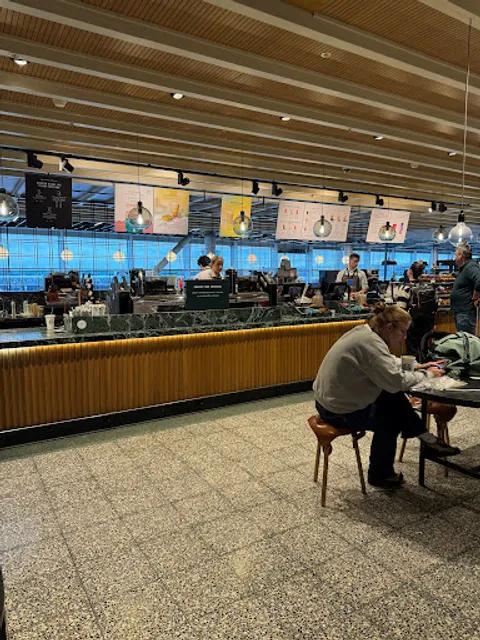 Starbucks Lounge 3
