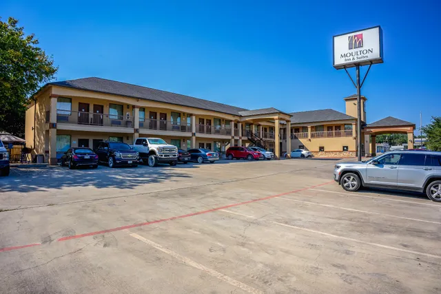 Moulton Inn & Suites By OYO Near Shiner TX