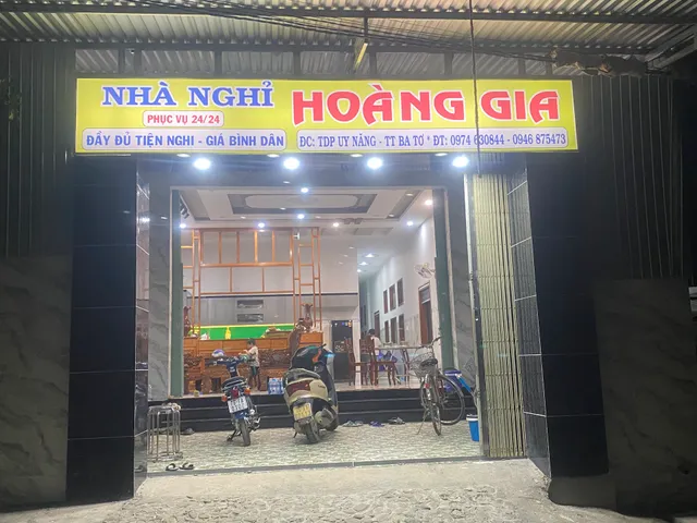 Nhà nghỉ Hoàng Gia