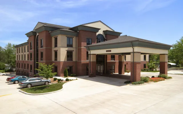 Crossroads Inn & Suites