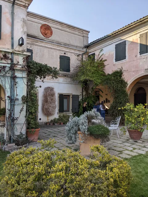 Corte di Villa Colloredo