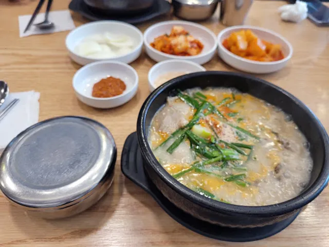 부산아지매국밥 정릉점