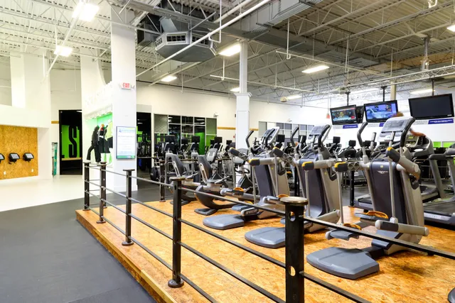 Crunch Fitness - Wall Township