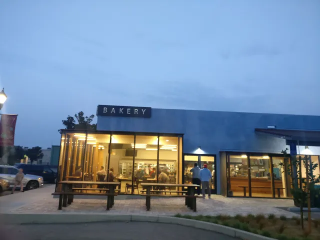 La Plaza Bakery & Cafe