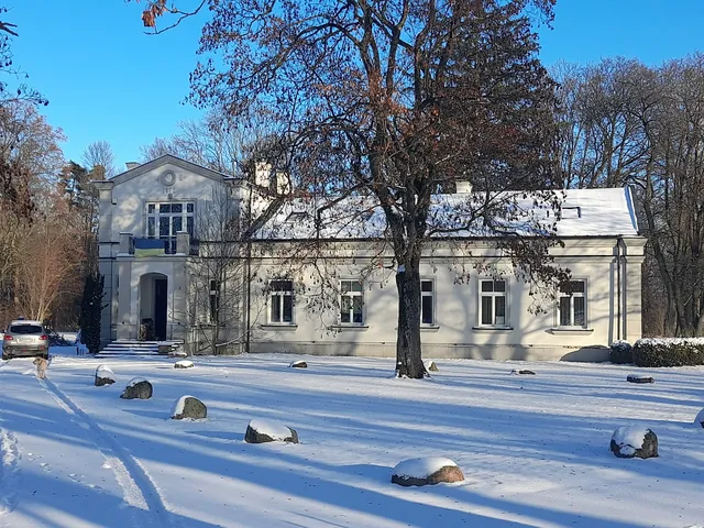 Dwór w Kowalewicach