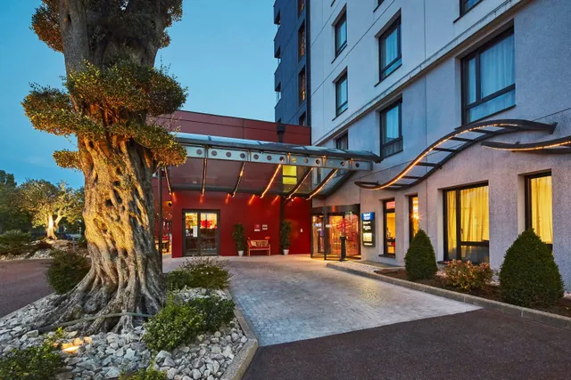 Kyriad Prestige Lyon Est Saint Priest & SPA Cinq Mondes