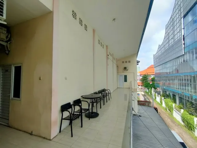 RedDoorz near City of Tomorrow Mall Surabaya