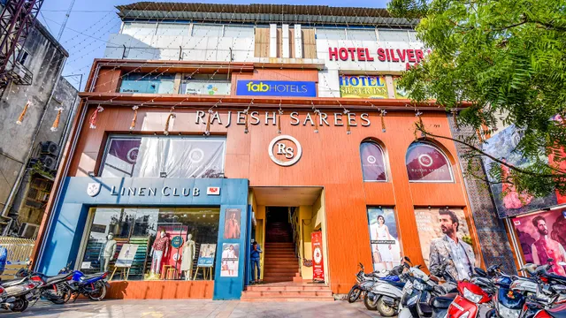 FabExpress Silver Inn