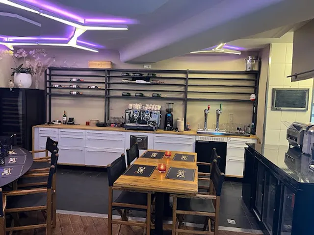 Dino's Tasty Snacks&Patatoes