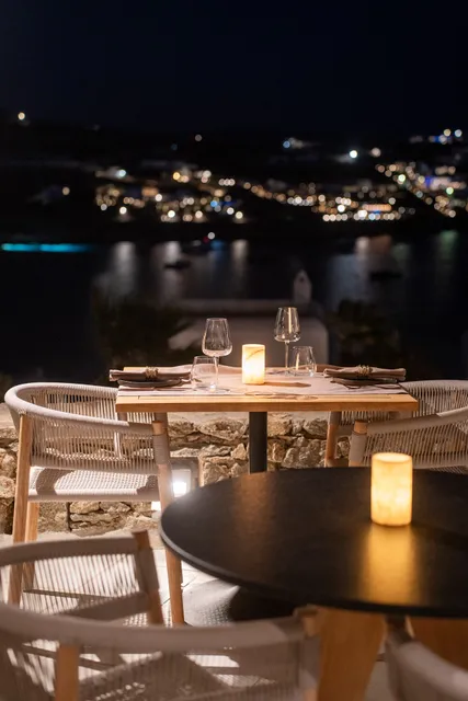 DeBLISSious | Cozy Dining