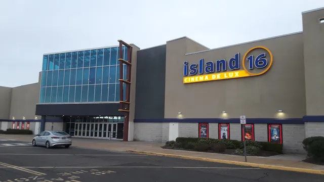 Island 16 Cinema de Lux