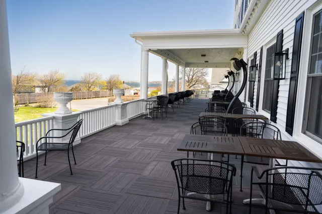 Emerson Inn Parlor Bar and Restaurant