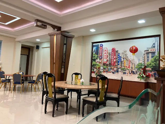 Hauw Family Restaurant