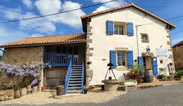 La Grange de Champagnac Chambres, table d'hôtes et accueil camping-cars à la campagne