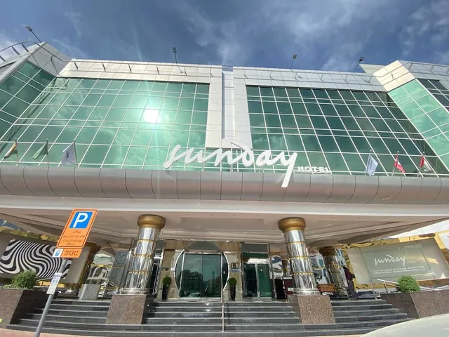Sunday Hotel Holiday international Dubai
