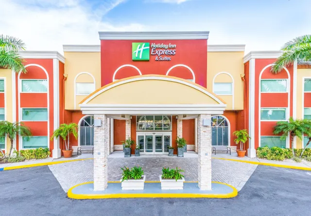 Holiday Inn Express & Suites Bradenton West by IHG