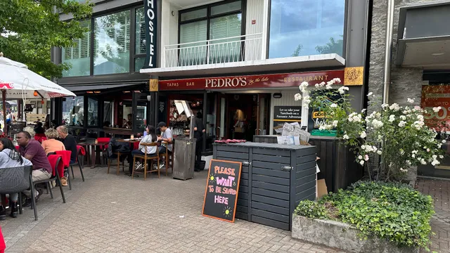 Momentos By The Lake Restaurant