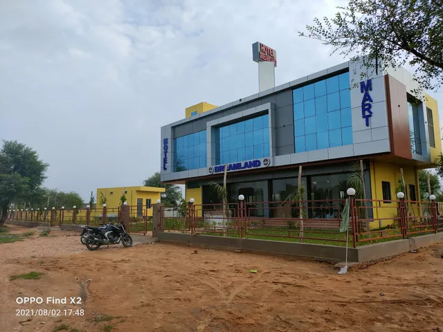 Hotel Dreamland and Mart