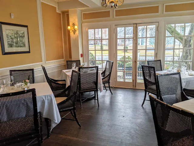 Spring House Restaurant, Kitchen & Bar