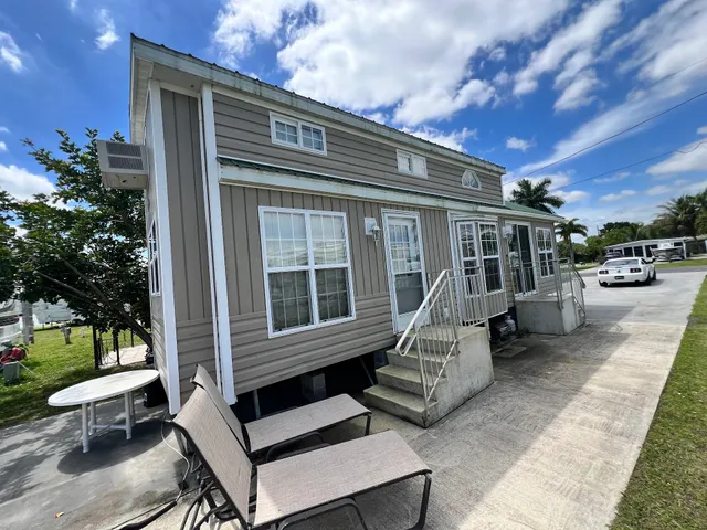 Okeechobee Landings RV Resort