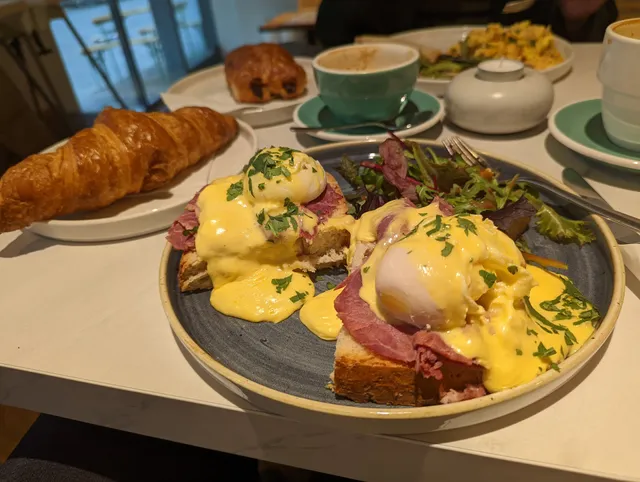 BIRDIE & CO. Deli · Café