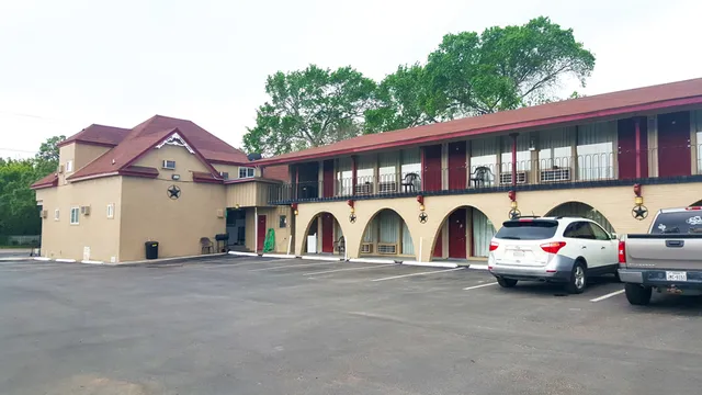 Executive Inn & Suites