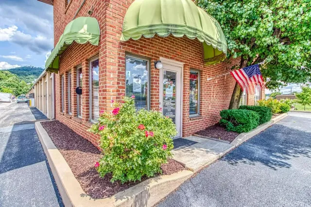 Rent-A-Space - Salem