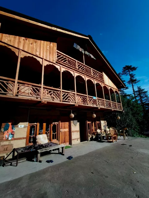 Ruhoots Cafe & Art Residency