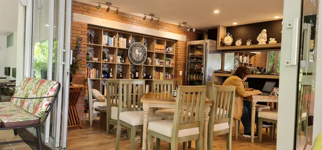 La Cabra Loca, Cultural Café