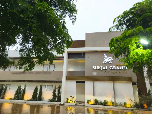 โรงแรมสุขใจแกรนด์ luxury boutique hotel