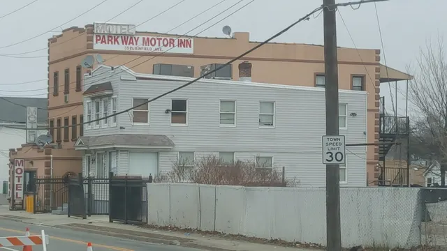 Parkway Motor Inn