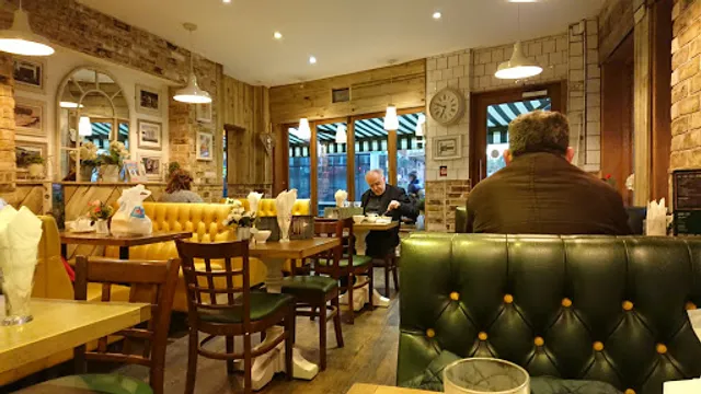 Maggie's Cafe & Restaurant